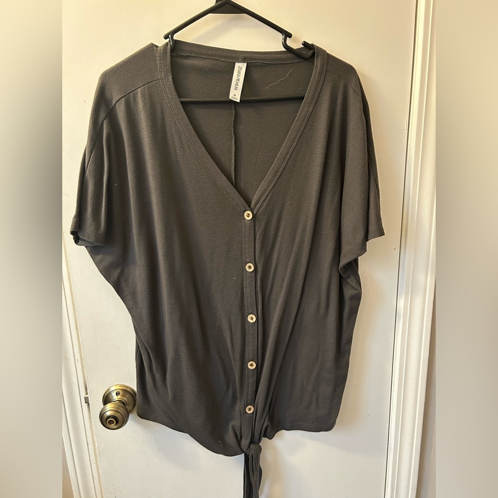Gray short sleeve tie blouse